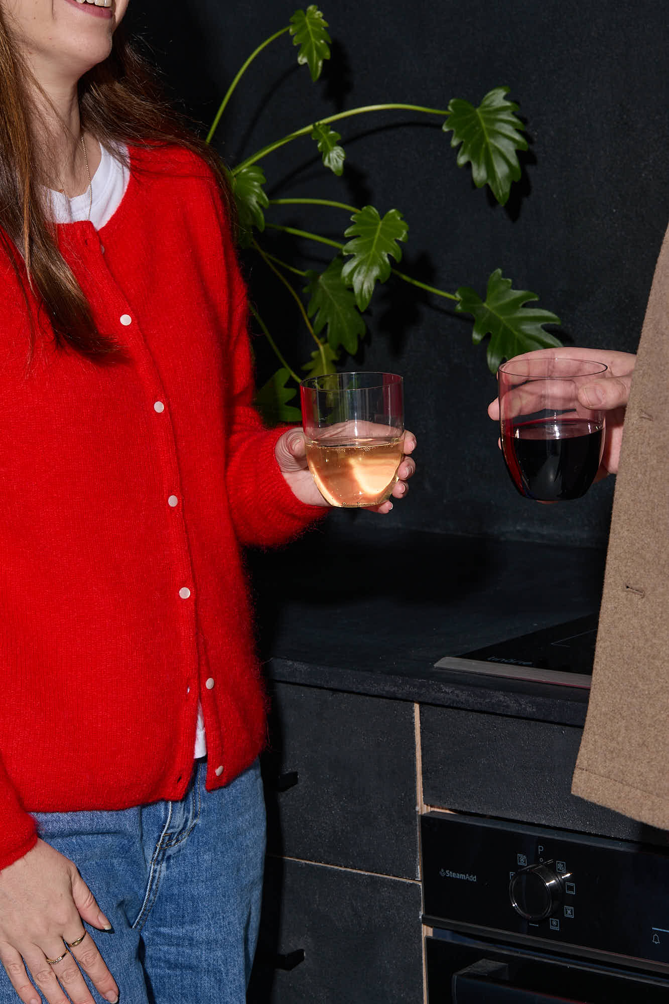 How Big Is a Glass of Wine in Australia? (And Why Reusables Make Sense)